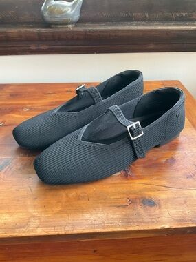 Women’s Vivaia Black Square-Toe Margot Mary Janes, Size 9